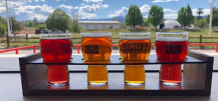 Ultimate 6er | Beers to Numb the Surreal, Disconnected American Fauxscape