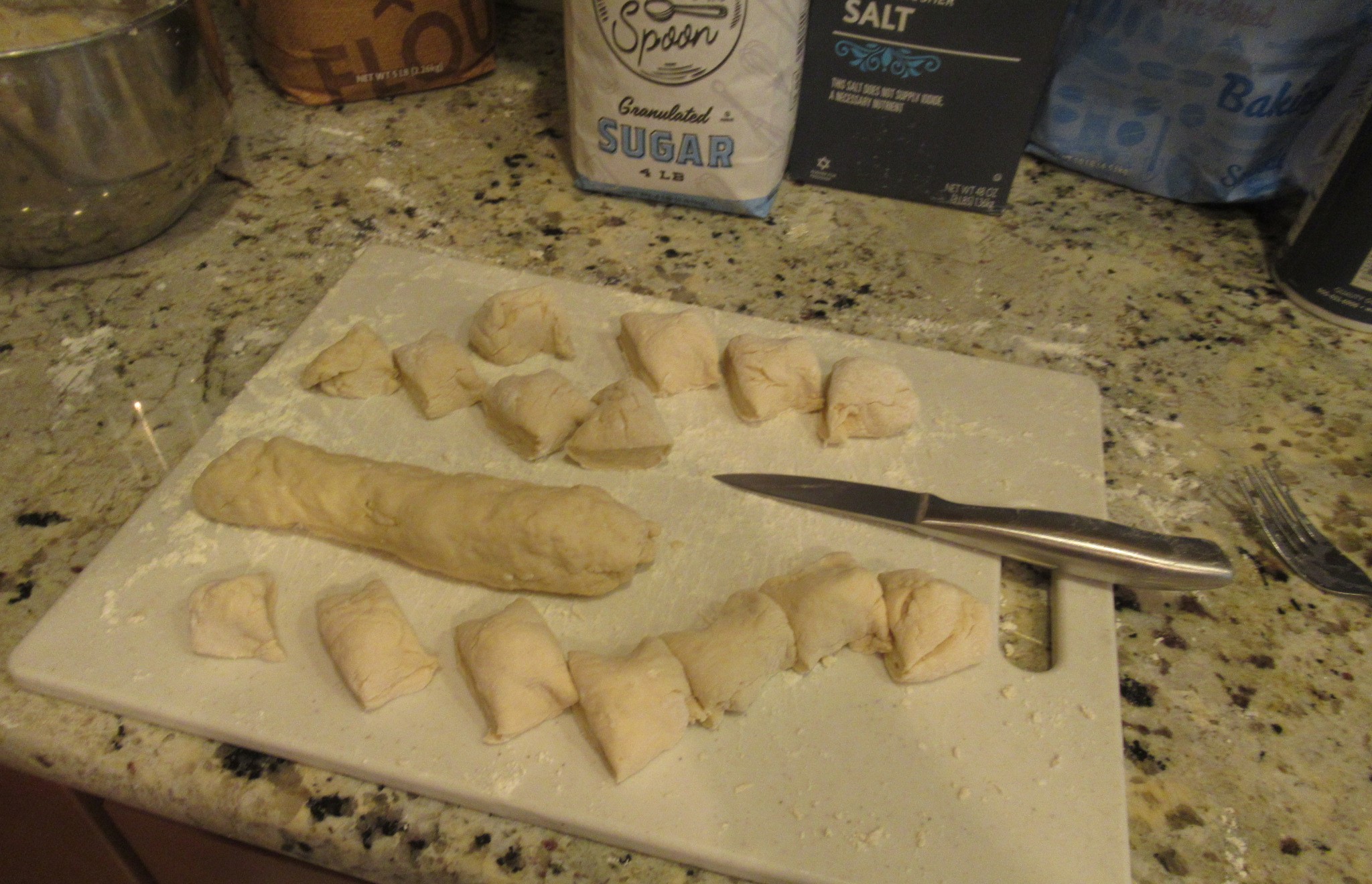 Beer-infused pretzel recipe Beer pretels - rolling and cutting