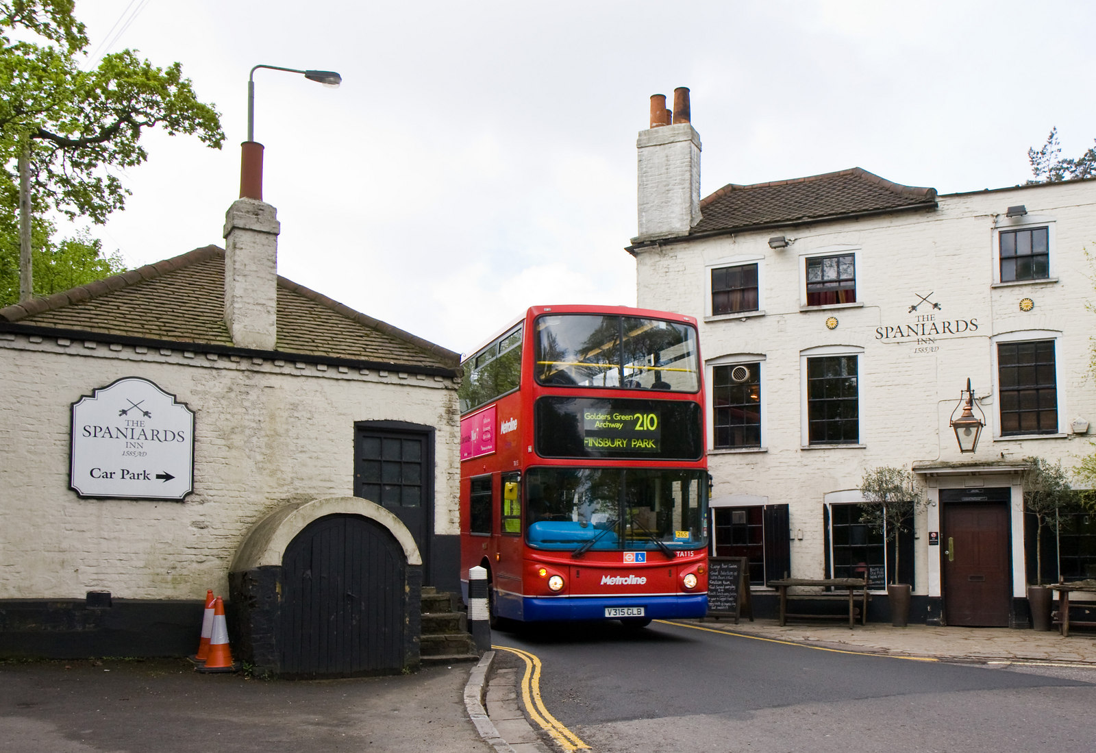 Exterior of the Spaniard's Inn, with double decker bus passing by.