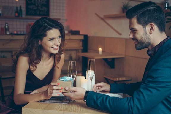 Your First Date Drink Order Reveals Everything