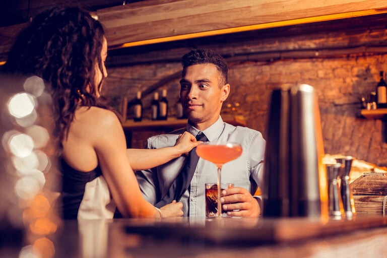 The 5 Best Texas Bars for a First Date After Meeting Online