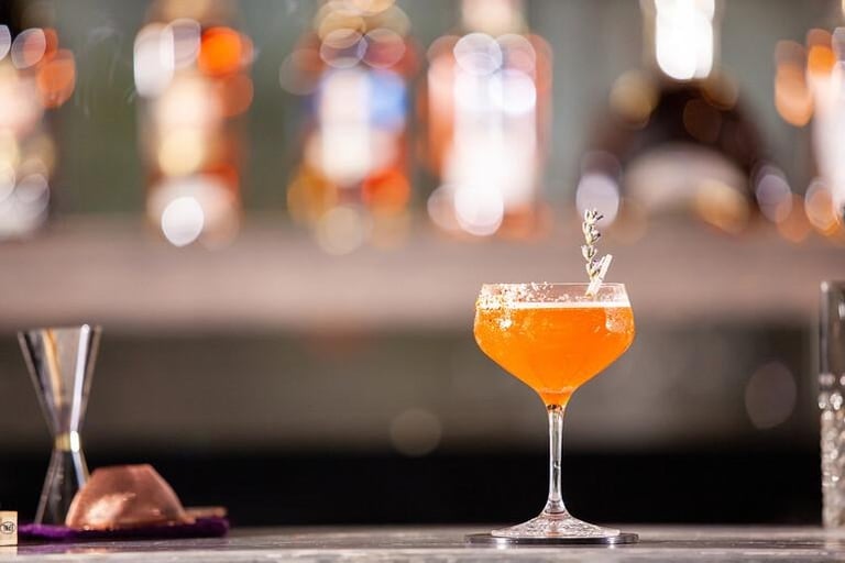 How Premium Presentation Enhances the Craft Beverage Experience in Bars